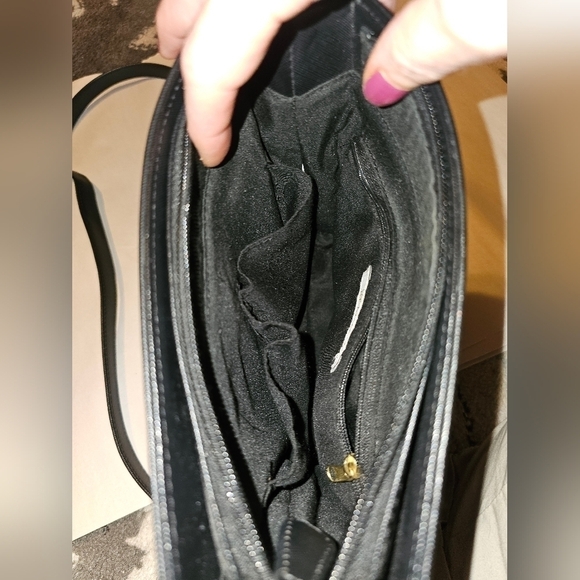 Kenneth Cole Reaction Chain Crossbody Bag - Picture 7 of 8